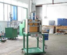 相比普通液壓鉚接機(jī)，氣液增壓鉚接機(jī)有什么不同