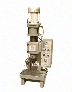 氣壓鉚接機(jī)在使用時(shí)要注意哪些事項(xiàng)？