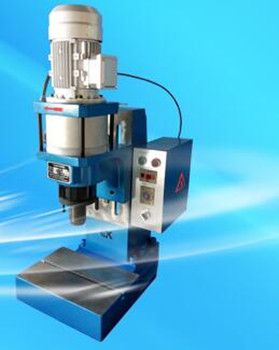 液壓鉚接機(jī)的模具有多少個(gè)？ 