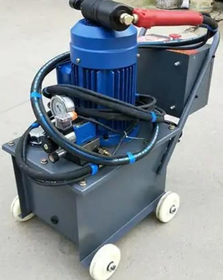 如何確保液壓鉚接機(jī)的鉚接質(zhì)量？先選對設(shè)備！ 圖1