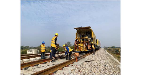 焊接故事| 兩年四地，K922和焊軌人投身軌道交通建設(shè)