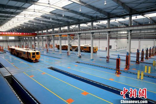 圖為檢修車間。　張遠(yuǎn) 攝