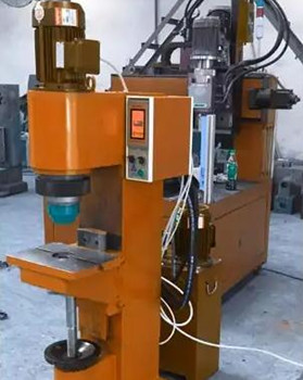 鉚接機(jī)廠家有哪些規(guī)格型號(hào)？