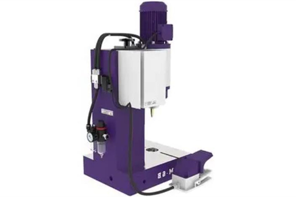 鉚頭不轉(zhuǎn)？可能使用的是徑向鉚接機(jī)！