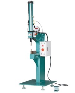 如何選擇無鉚釘鉚接機(jī)廠家及品牌？