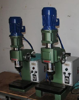 南京廠家怎么選擇合適的氣壓鉚接機(jī)？